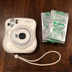Fujifilm Instax Mini 25 Polaroid (+28 Sheets and Batteries included)